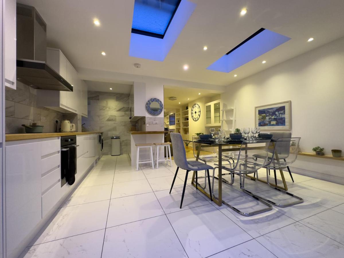 Road Apartment *