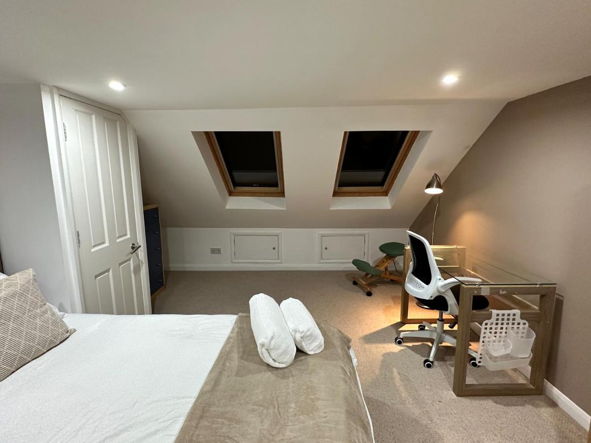 Road Apartment *